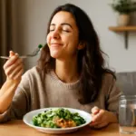 Quali sono i benefici della slow eating? Aumenta la soddisfazione e riduci lo stress quotidiano